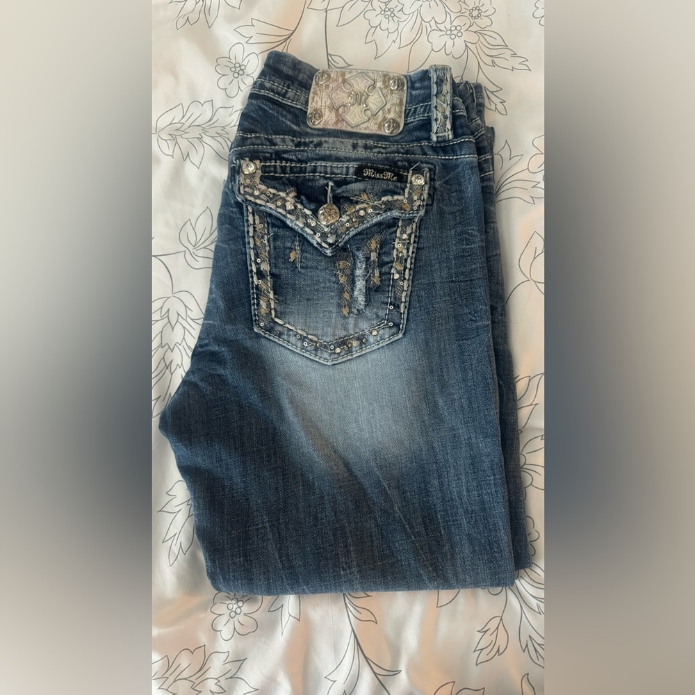 Miss Me Mid-Rise Easy Cropped Jeans